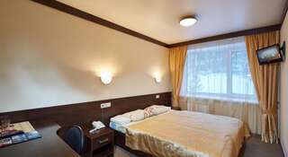 Гостиница Спорт-Отель Дивный Дивногорск Стандартный двухместный номер с 1 кроватью или 2 отдельными кроватями-1